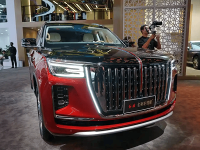 2025成都車展亮點(diǎn)：2026款紅旗金葵花國(guó)耀首發(fā)，預(yù)售156萬(wàn)起動(dòng)力升級(jí)